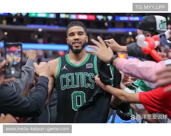 凯尔特人主场发力，前锋抢点破门：绿茵夜色里的胜负之歌